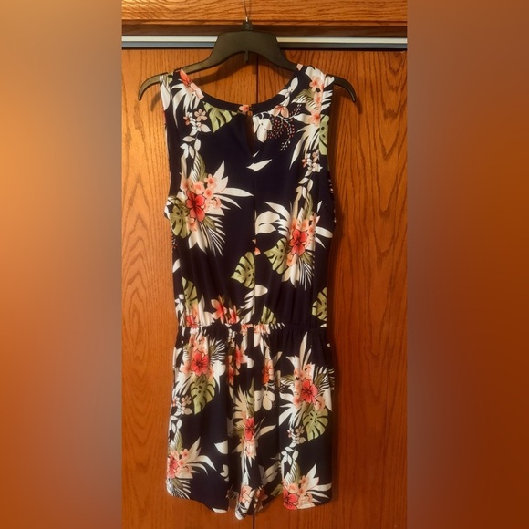 White Birch Womens Shorts Romper Size M Blue Floral Stretchy Elastic Has Pockets - Picture 2 of 13